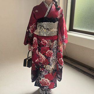 二十歳の記念
振袖着付けをさせて頂きました👍

前撮り写真
素敵なお写真が楽しみです💖