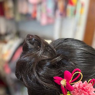 10月の撮影のお手伝い👘

七五三の写真撮影
7歳の女の子👧

#七五三写真撮影 
#7歳女の子振袖 
#七五三ヘアセット
#7歳女の子メイク
#ポニーテール 
#ひとりサロン #予約優先 
#お着付けも承ります
#出張着付け 徳島