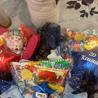 二十歳に集いも、無事終了致しました。
今年も、子供の時からのお付き合いさせて頂いているお客様に、関われた事を大変嬉しく思います。
これからも、陰ながら応援させて頂きます♪

例年同様、駄菓子ブーケ喜んでいただきました🌸
