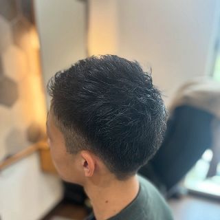 4月のお客様✂️

中学校卒業して、高校生活から新たなヘアースタイルに…✨

これから、少しずつ伸ばしてオシャレスタイルへ
乞うご期待です👍