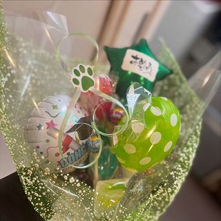 先日の中学校卒業式

ご家族でご来店頂いているお客様😘
ご卒業おめでとう㊗️ございます

キャンディとバルーンのブーケ💐
プレゼントさせて頂きました✨

大変喜んで頂きました😊