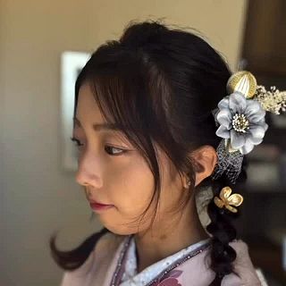 10月のお客様👘

二十歳のお祝い🥂
前撮り撮影のお手伝い👘
着付けとヘアセットを担当させて頂きました✨

#二十歳おめでとう 
#振袖着付け 
#帯結びアレンジ 
#薔薇の花帯結び 
#帯揚げフリルアレンジ 
#帯締めアレンジ 
#編み込みルーズ 
#ツインテールアレンジ 
#ひとりサロン 
#着付け出来るサロン 
#予約優先