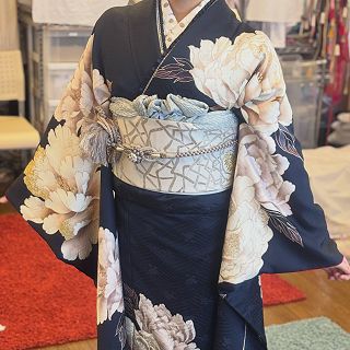 5月のお着付け👘

家族写真で振袖をお召しになられました。